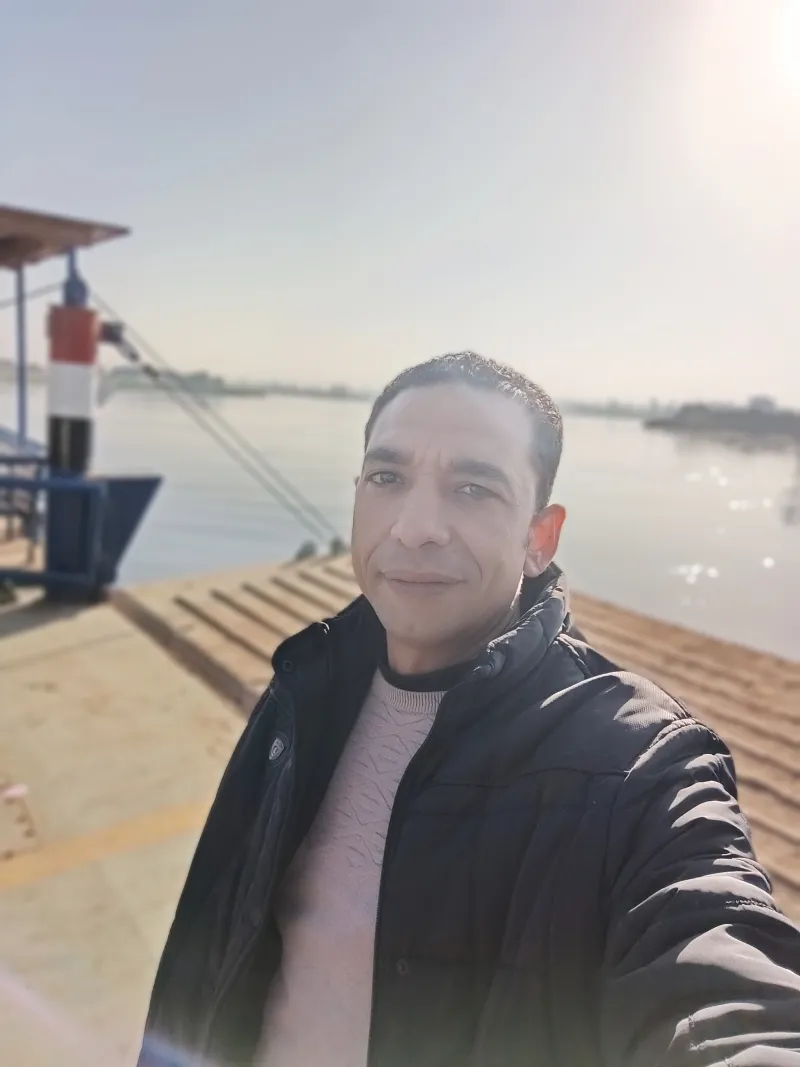 صورة علي عزت